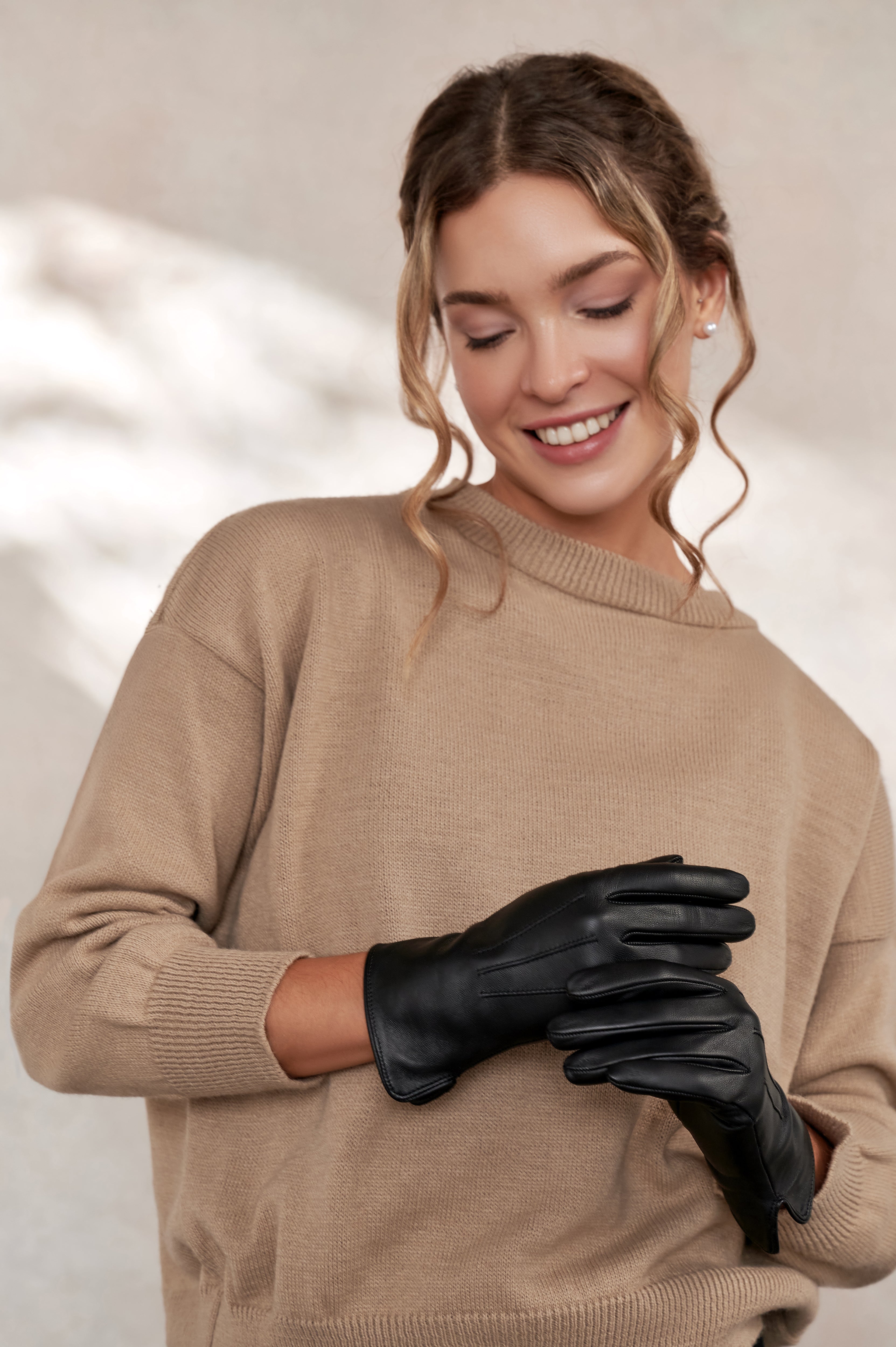 Touchscreen Leather Gloves with Silk Lining - Aurelia – Cornelia James