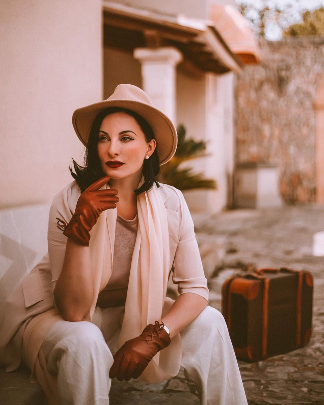 Ava Elderwood | Lace-up