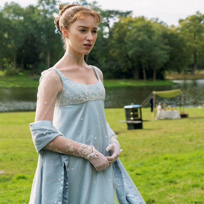 Phoebe Dynevor found her glove match | Bridgerton