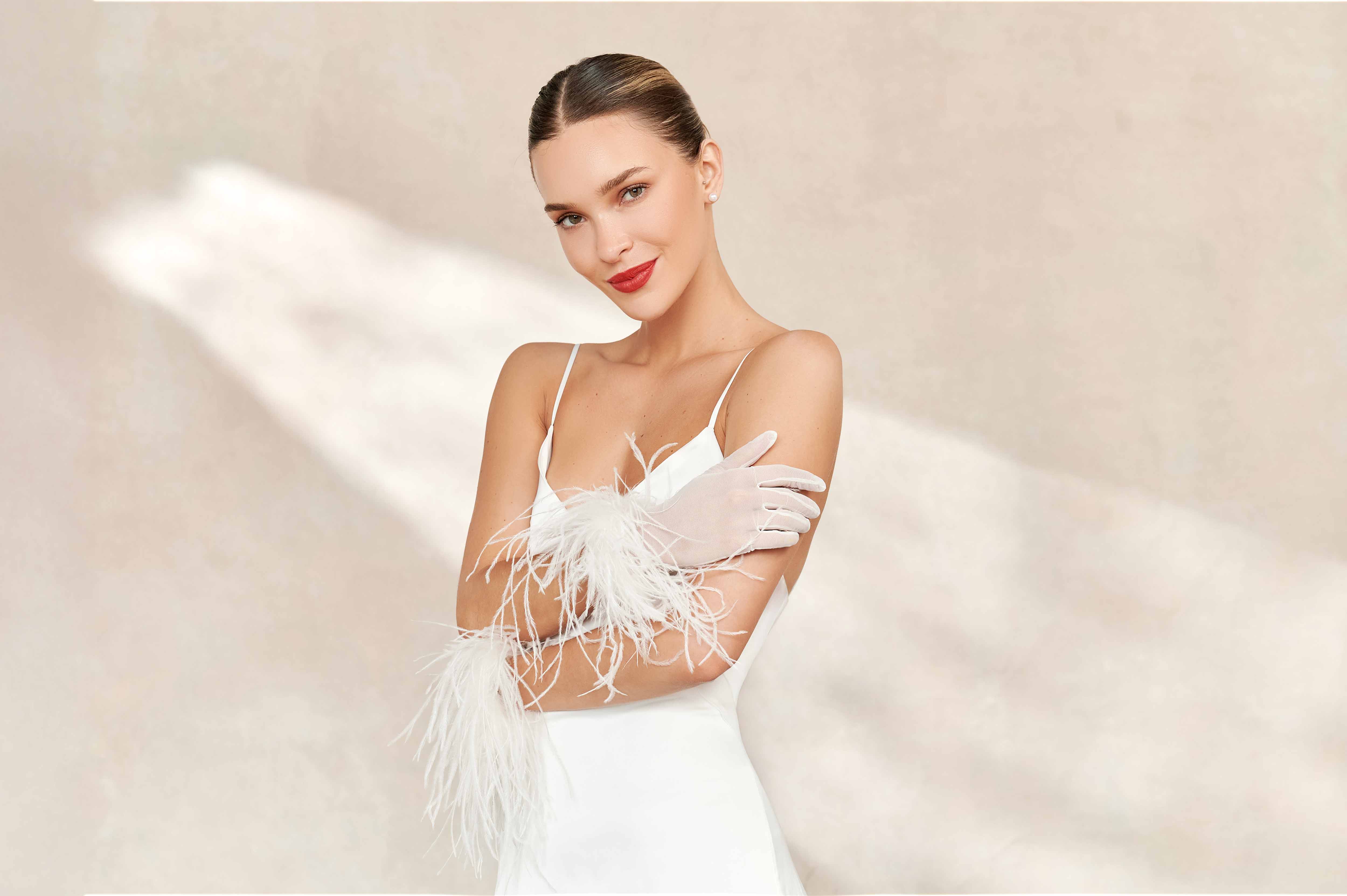 Cornelia James • 1946 年以来手作りの手袋