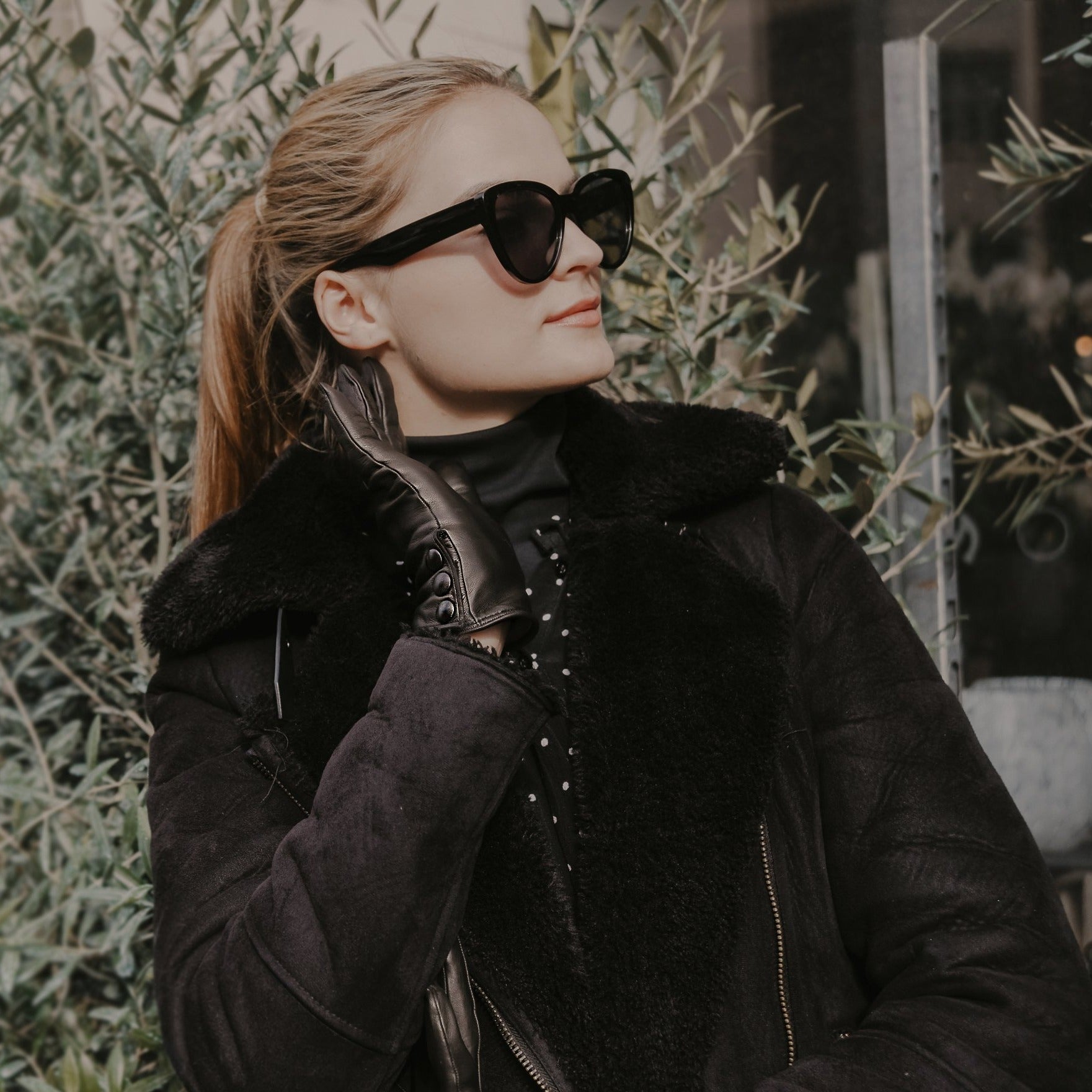 シルク裏地付きレザーグローブ - セリーヌ – Cornelia James