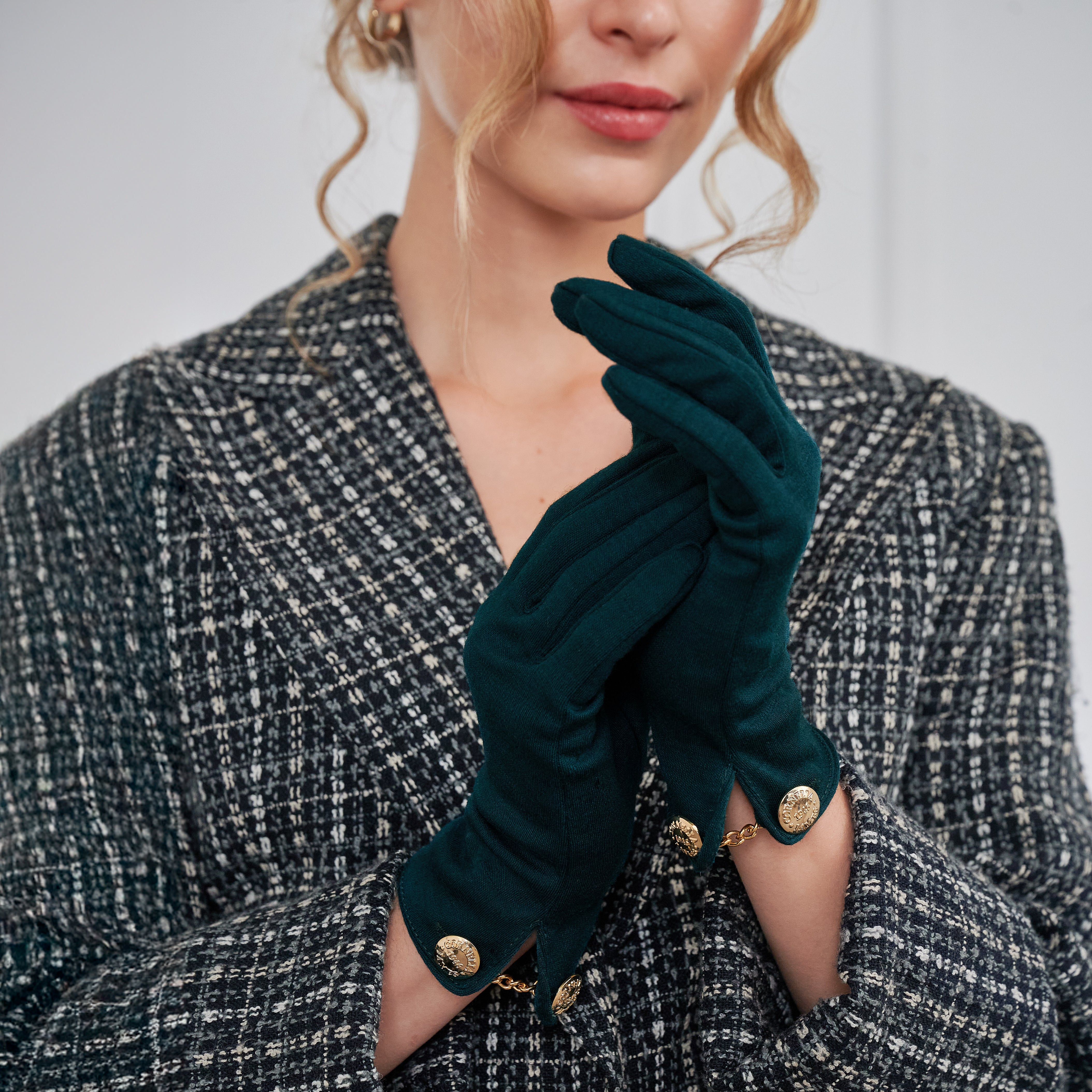 Cornelia | Merino Wool Glove with a Button Cuff Link