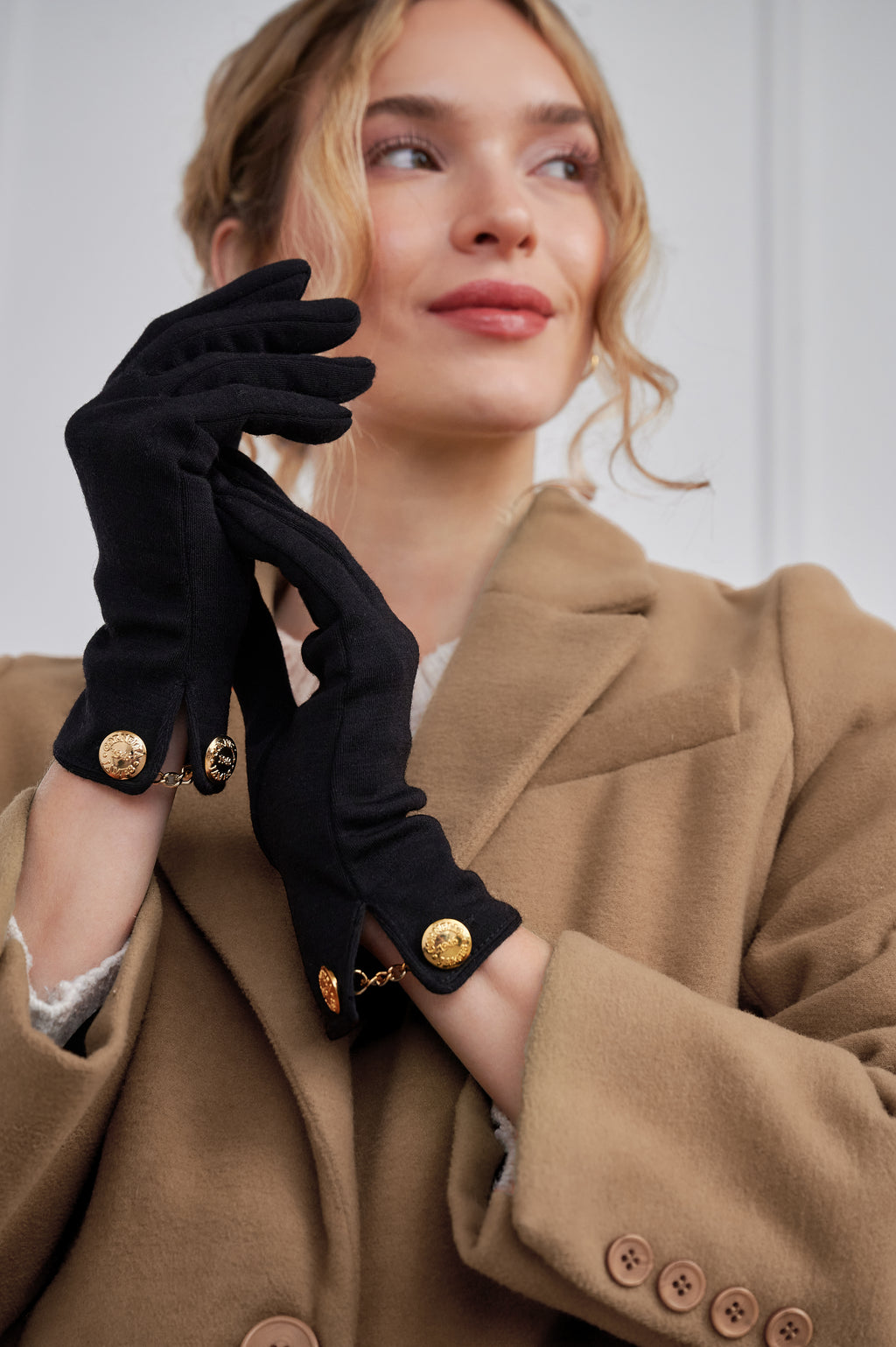 Cornelia | Merino Wool Glove with a Button Cuff Link