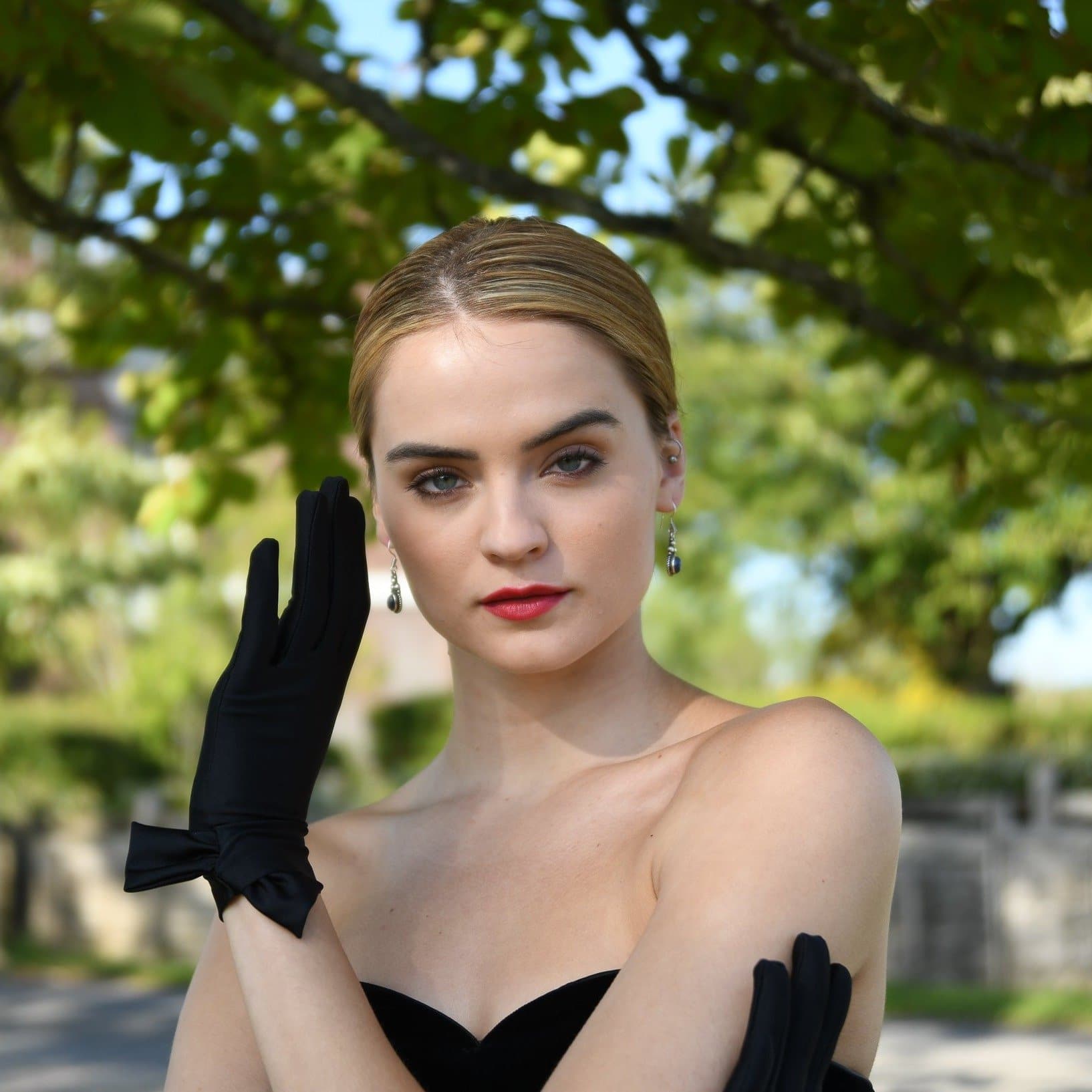 Penelope | Short Satin Glove with Sidebow-Cornelia James