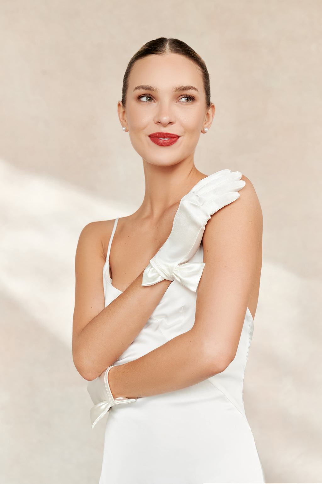 Penelope | Short Satin Glove with Sidebow