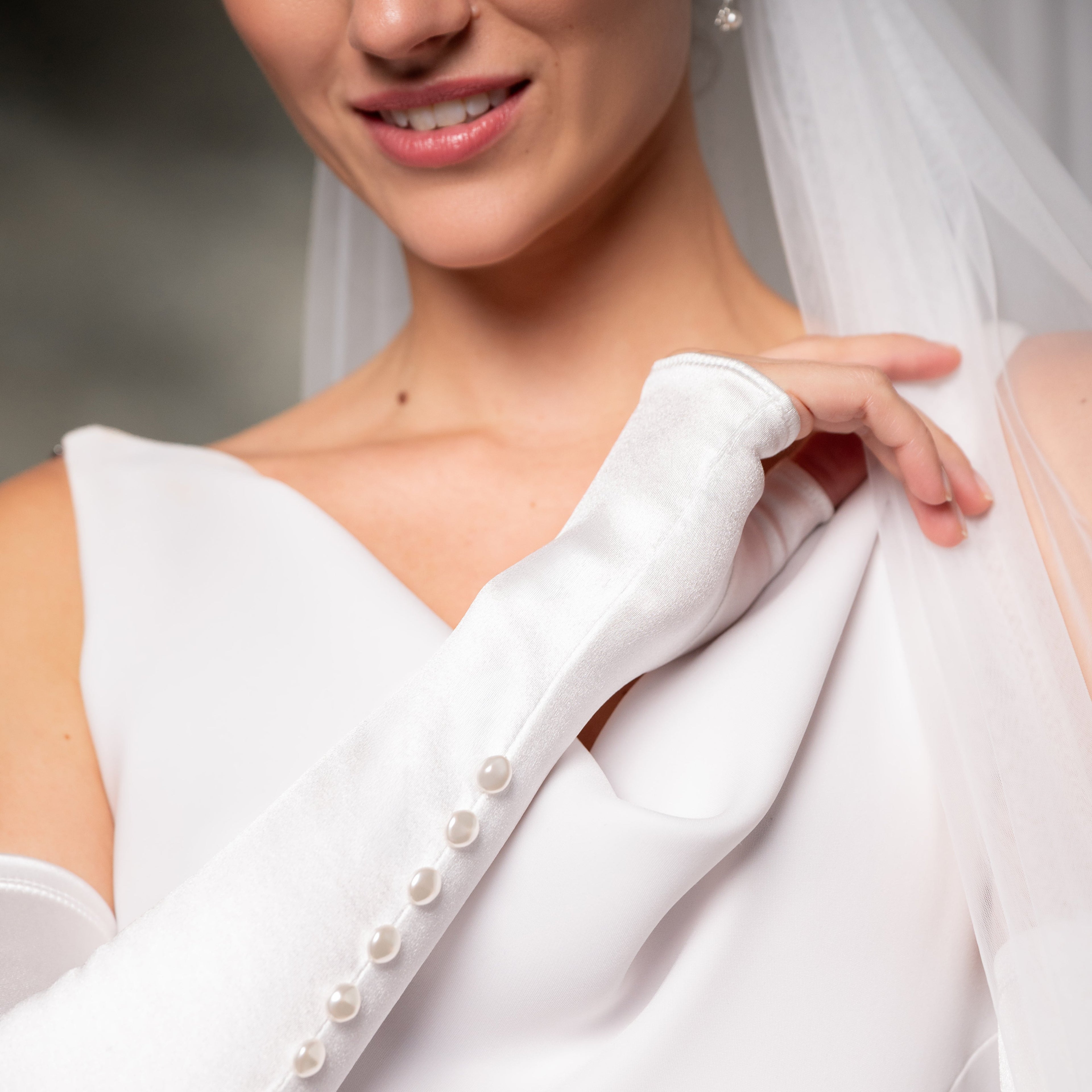 Pale Ivory Satin Opera Gloves - Stefania